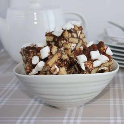 CHOC AND MALLOW FRIDGE CAKE