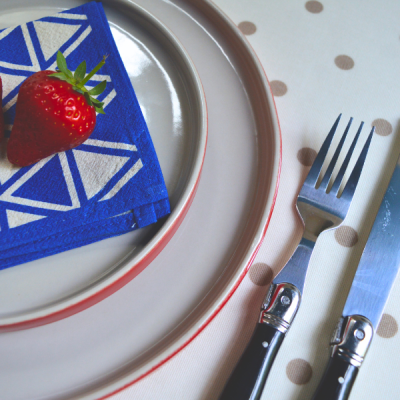 Wiggly tablecloth styling