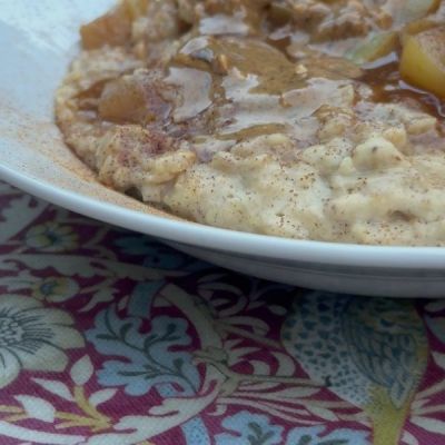 spiced caramelised apple porridge