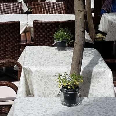 COMMERCIAL TABLECLOTHS TO MAKE YOUR BUSINESS STAND OUT