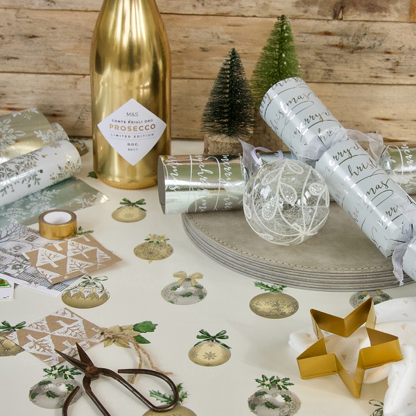 Christmas tablecloth styling
